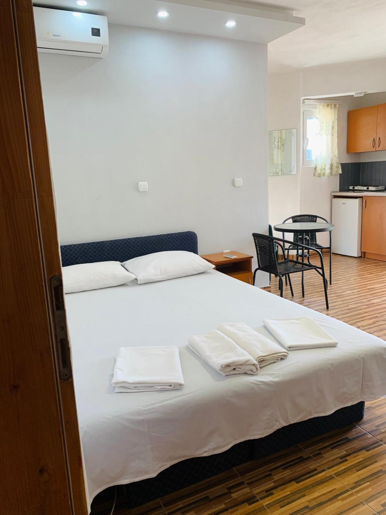 Apartments Delfin Ulcinj Exterior foto